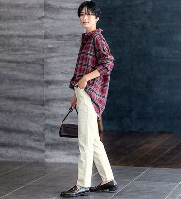 BELLUNA（ベルーナ）の「静電防止！蓄熱綿サテンストレッチカラーパンツ（フルレングスパンツ）」｜詳細画像