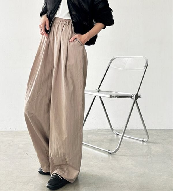 GeeRA（ジーラ）の「さらとろ素材が嬉しい！ダブルタックワイドパンツ（フルレングスパンツ）」｜詳細画像