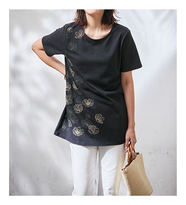 BELLUNA（ベルーナ）の「綿１００％ロング丈プリントＴシャツ（Tシャツ）」｜詳細画像