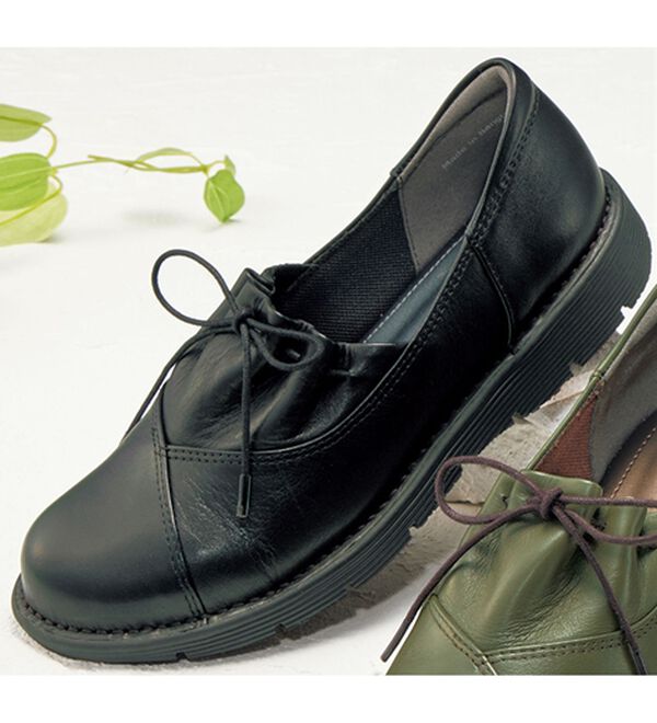 BELLUNA（ベルーナ）の「５Ｅ幅広ギャザーデザイン牛革シューズ（スリッポン）」｜黒