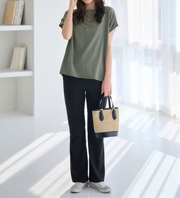 Viola e Viola（ヴィオラ エ ヴィオラ）の「脱普通！すっきり見え大人の上品Ｔシャツ（Tシャツ）」｜詳細画像