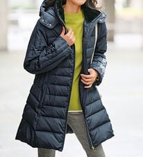 BELLUNA（ベルーナ）の「細見え！フレンチダウン使いロング丈コート（ロングコート）」