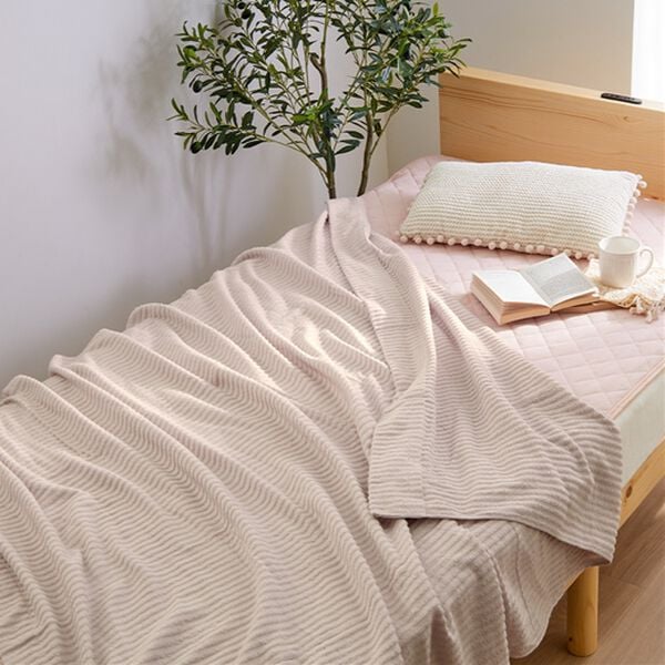 iellio（イエリオ）の「綿１００％軽量タオルケット＜洗える・肌掛け・ブランケット・無地・掛布団＞（肌掛布団・タオルケット）」｜ピンク