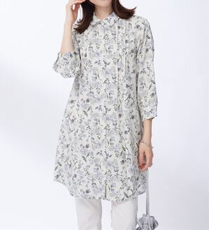 BELLUNA（ベルーナ）の「レーヨン素材ピンタック使いワンピース（その他ワンピース）」｜アイボリー系花柄