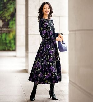 BELLUNA（ベルーナ）の「花柄プリントベロアワンピース（プリントワンピース）」｜黒系