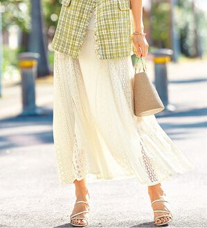 BELLUNA（ベルーナ）の「レース切替デザインフレアースカート（ロングスカート）」｜アイボリー