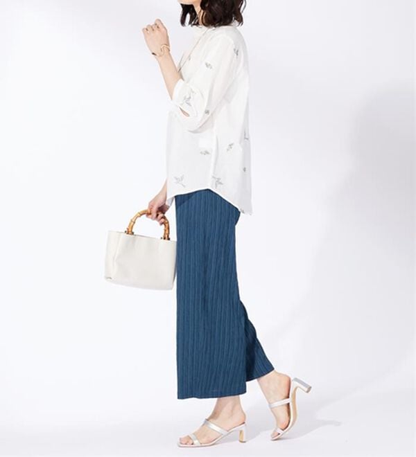 BELLUNA（ベルーナ）の「綿100％とび花刺しゅうブラウス（ブラウス）」｜詳細画像