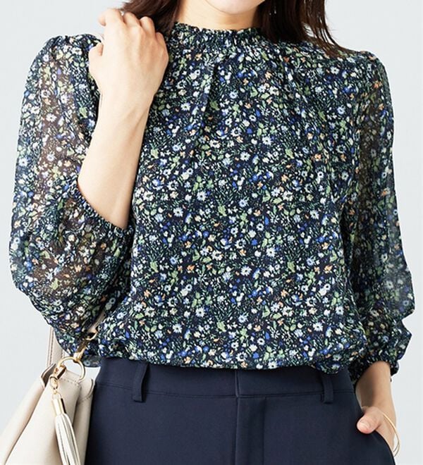 BELLUNA（ベルーナ）の「シフォン素材シャーリング使いブラウス（ブラウス）」｜詳細画像