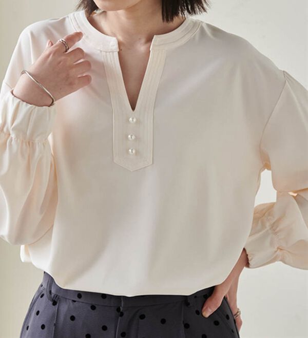 RANAN（ラナン）の「3つの機能付！パール調ボタン付スキッパーブラウス（ブラウス）」｜詳細画像