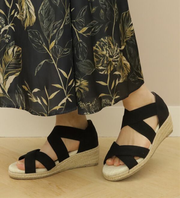 BELLUNA（ベルーナ）の「＜Ｓｏｉｔｔｏ　Ｍｅ＞クッション中敷フィットサンダル（サンダル・ミュール）」｜詳細画像