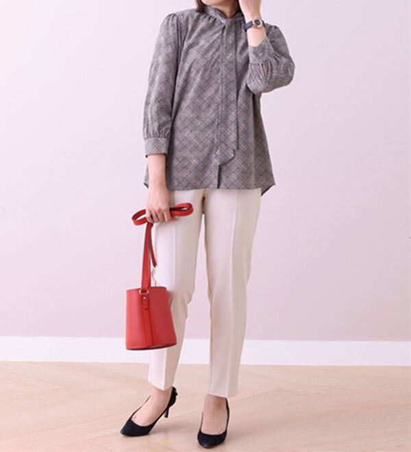 BELLUNA（ベルーナ）の「ボウタイデザインプリントブラウス（ブラウス）」｜詳細画像