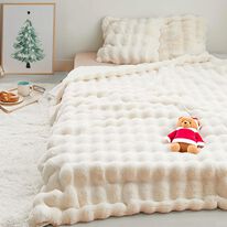 iellio（イエリオ）の「ぽこぽこボリュームファー軽寝具＜毛布・ハーフケット・クッションカバー＞（毛布・ブランケット）」