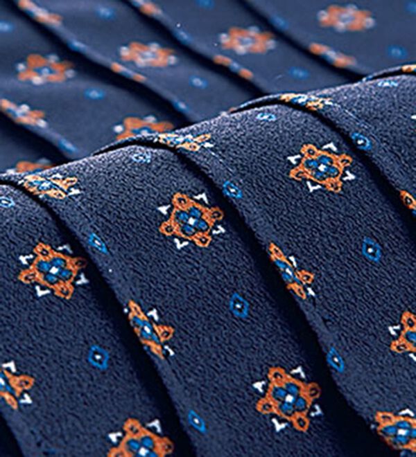 BELLUNA（ベルーナ）の「ピンタックデザイン小紋柄ブラウス（ブラウス）」｜詳細画像