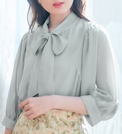 alotta（アロッタ）の「【接触冷感】インナー付パフ袖ギャザーボウタイブラウス（ブラウス）」