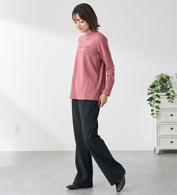 BELLUNA（ベルーナ）の「まるで着る毛布！静電防止付裏ファーロゴプルオーバー（カットソー）」｜詳細画像