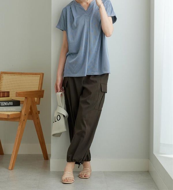 BELLUNA（ベルーナ）の「タック使いストライプ柄スキッパーブラウス（ブラウス）」｜詳細画像