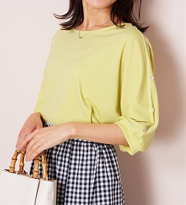 BELLUNA（ベルーナ）の「ラメ調肩ボタンデザインプルオーバー（カットソー）」｜イエロー