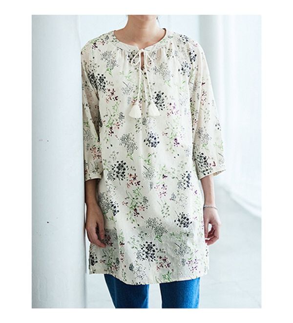 BELLUNA（ベルーナ）の「綿１００％刺しゅう使いプリントチュニック（チュニック）」｜詳細画像