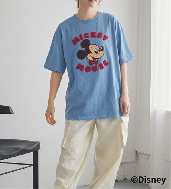 BELLUNA（ベルーナ）の「＜Ｄｉｓｎｅｙ＞【ミッキー】フェイスさがら刺しゅうワイドシルエットTシャツ（カットソー）」｜スカイブルー