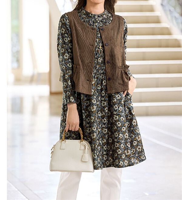 BELLUNA（ベルーナ）の「ソフトコーデュロイ素材ポケットデザインベスト（ベスト）」｜詳細画像