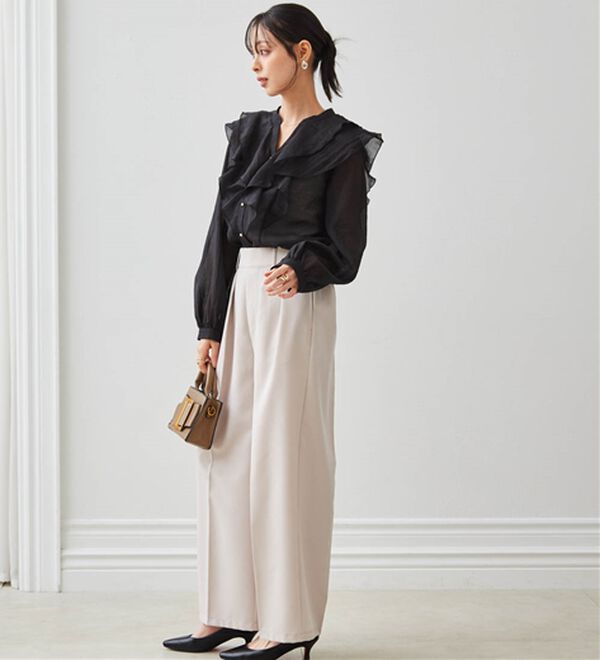 RANAN（ラナン）の「ラッフルフリルシアーキーネックブラウス（ブラウス）」｜詳細画像