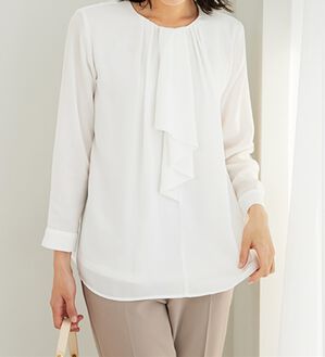 BELLUNA（ベルーナ）の「＜セレモニースタイル＞ボウタイデザインブラウス（ブラウス）」｜オフ白