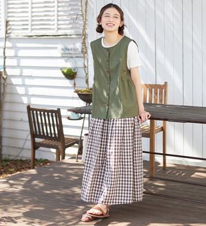 Viola e Viola（ヴィオラ エ ヴィオラ）の「麻入りペプラム切替ベスト（ベスト）」｜カーキ