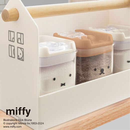 大きめ可愛いキャニスター2つ 大きめ可愛いキャニスター2つ ガラスのような樹脂製のふた付き