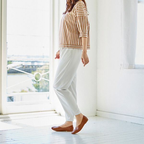 BELLUNA（ベルーナ）の「美ラインカッティングチラリ花柄パンプス（パンプス）」｜詳細画像