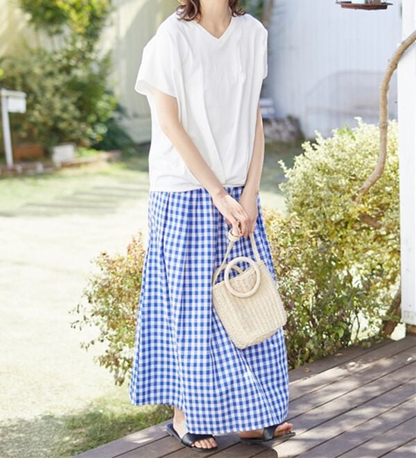 Viola e Viola（ヴィオラ エ ヴィオラ）の「綿１００％ゆったり裾タックＴシャツ（Tシャツ）」｜詳細画像