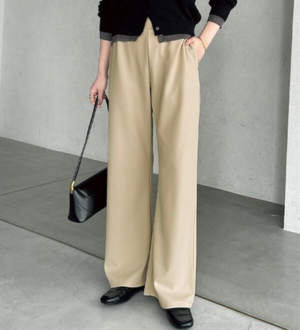 GeeRA（ジーラ）の「美脚見えカーブフレアパンツ（フルレングスパンツ）」｜ベージュ