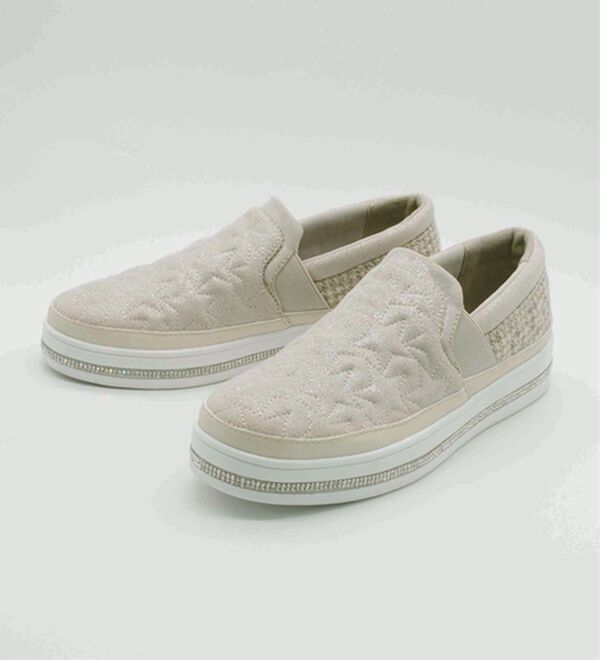 BELLUNA（ベルーナ）の「星柄刺しゅうスニーカー（スリッポン）」｜詳細画像