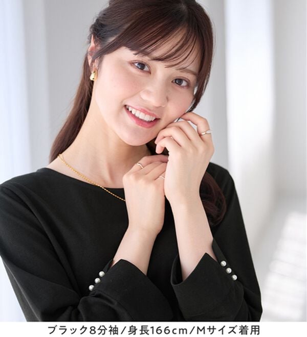 alotta（アロッタ）の「【選べる袖丈】柔らか綿混素材パール調ボタンＴシャツ（カットソー）」｜詳細画像