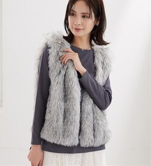 BELLUNA（ベルーナ）の「着映える！ショート丈もこもこファーベスト（ベスト）」｜ミックス