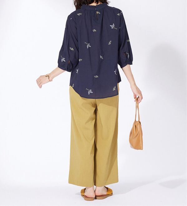 BELLUNA（ベルーナ）の「綿100％とび花刺しゅうブラウス（ブラウス）」｜詳細画像