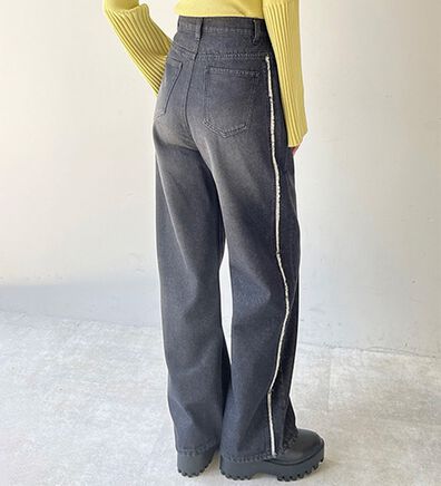 GeeRA（ジーラ）の「サイドラインワイドデニムパンツ（フルレングスパンツ）」