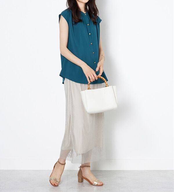 BELLUNA（ベルーナ）の「ギャザー使いフレンチスリーブブラウス（ブラウス）」｜詳細画像