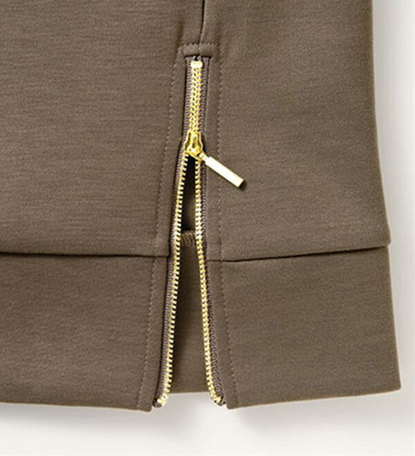 VINNO（ヴィノ）の「＜日本製＞ジップ付ボトルネックプルオーバー（カットソー）」｜詳細画像