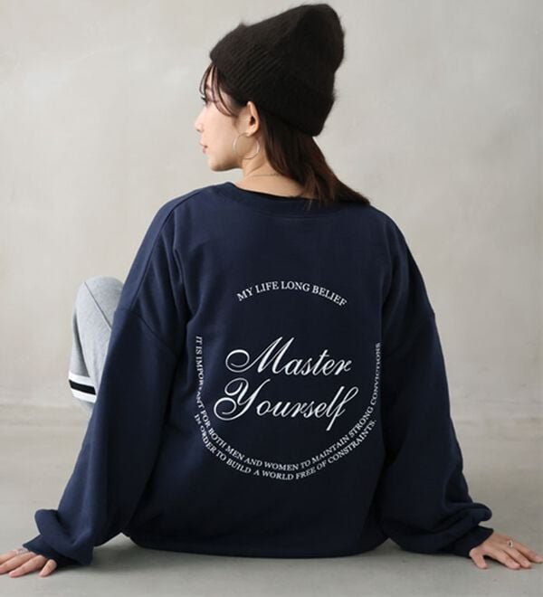 A HAPPY MARILYN（アハッピーマリリン）の「【Ｌ～８Ｌ】【ハピぽか裏起毛】２デザインから選べるロゴトレーナー 毛玉になりにくい（トレーナー・スウェット）」｜詳細画像