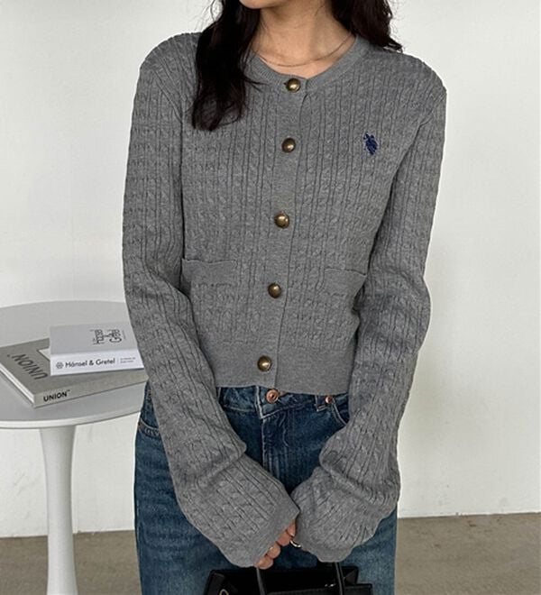 RANAN（ラナン）の「＜Ｕ．Ｓ．Ｐ＞ゴールド調ボタン刺繍ケーブルカーディガン（ニット・セーター）」｜詳細画像