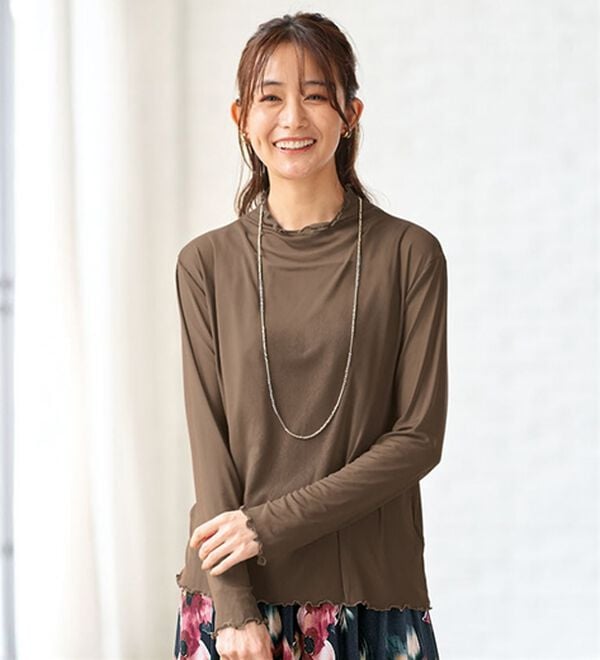 BELLUNA（ベルーナ）の「《重ねて楽しむ！》シアー素材ボトルネックプルオーバー（カットソー）」｜モカ