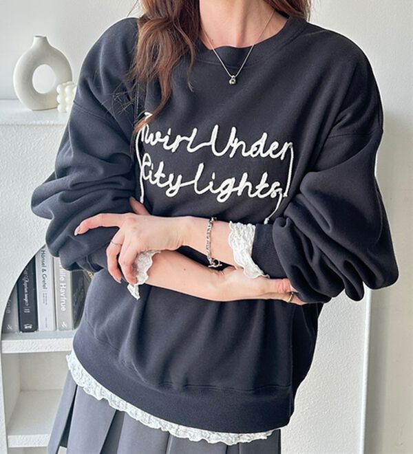 GeeRA（ジーラ）の「コードロゴ刺繍オーバーサイズ裏起毛スウェット（トレーナー・スウェット）」｜詳細画像