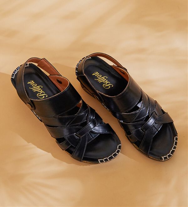 BELLUNA（ベルーナ）の「【３Ｅ／４Ｅ選べる】フットベットウェッジサンダル（サンダル・ミュール）」｜黒