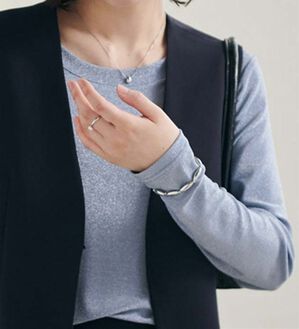 RANAN（ラナン）の「長袖ラメＴシャツ（Tシャツ）」｜ライトブルー／シルバー