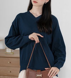 BELLUNA（ベルーナ）の「【快適Ｌａｂ．】スウェットライクＶネックニットプルオーバー（ニット・セーター）」｜ネイビー
