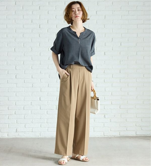 BELLUNA（ベルーナ）の「麻調合繊パール付タックデザインブラウス（ブラウス）」｜詳細画像