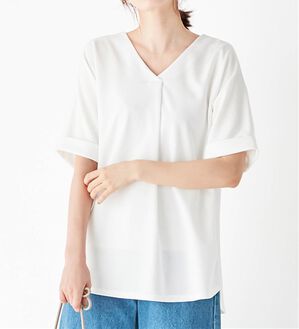 Viola e Viola（ヴィオラ エ ヴィオラ）の「【４つの機能付】ひんやり！すっきりＶネックＴシャツブラウス（カットソー）」｜オフホワイト