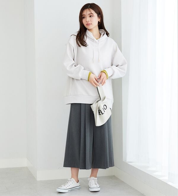 BELLUNA（ベルーナ）の「フード付き異素材切替細見えプルオーバー（カットソー）」｜詳細画像