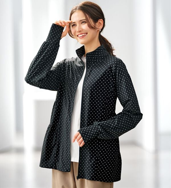 BELLUNA（ベルーナ）の「ティアードデザインラッシュガードＵＶ対策ジャケット（パーカー）」｜黒系ドット