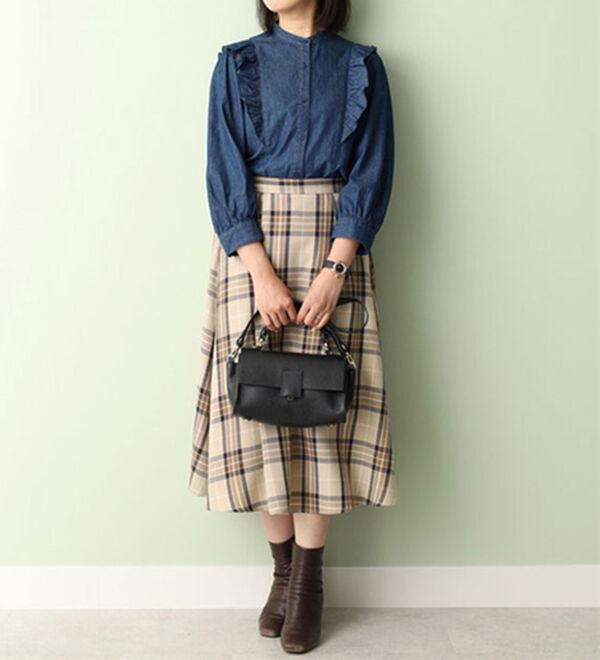 BELLUNA（ベルーナ）の「デニム素材フリルデザインブラウス（ブラウス）」｜詳細画像